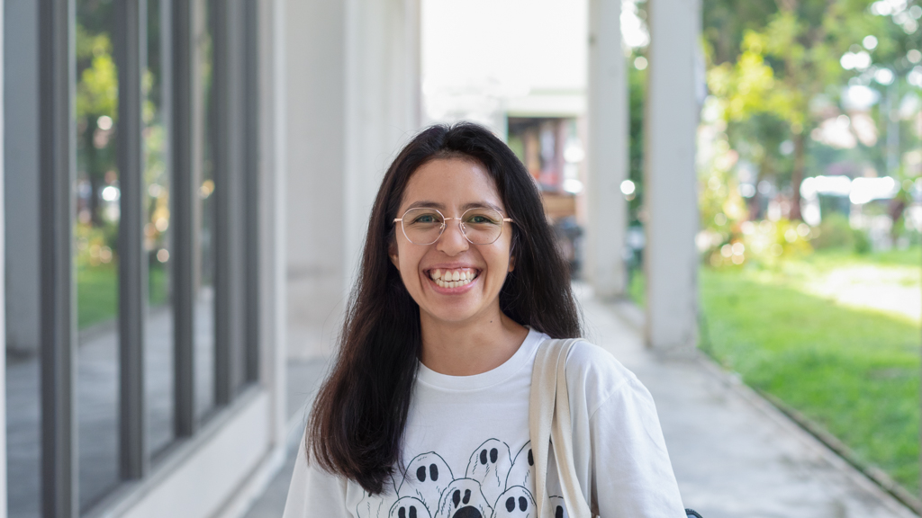 Michelle-Filipino-Content__Comms-Shirt_Phoebe_Bridgers-Jeans_ASOS-Boots_ASOS-Watch_Casio-Bag_MUJI-Headphones_Marshall-UNIFORM-14112024-1