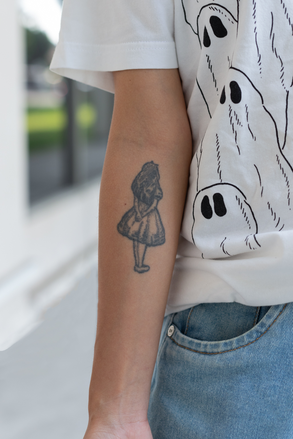 Michelle-Filipino-Content__Comms-Shirt_Phoebe_Bridgers-Jeans_ASOS-Boots_ASOS-Watch_Casio-Bag_MUJI-Headphones_Marshall-UNIFORM-14112024-5