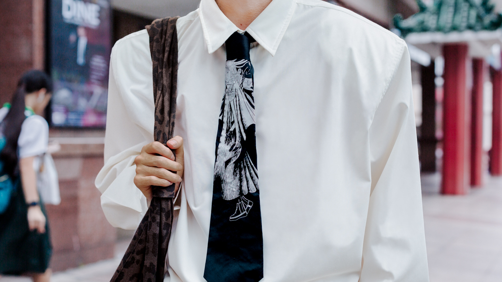 Ye_Feng-China-Trading-Bag_Taobao-Tie_SYTE_x_Junji_Ito-Belt_Taobao-Accessories_Poizon-UNIFORM-12092024-2