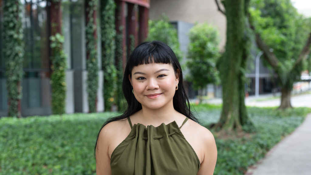 Cat-Singaporean-Gallery_Executive-Top_shop_at_velvet-Skirt_Zara-Shoes_Vans-Bag_Primark-Earrings_Tabao__Shopee_UNIFORM-22112024-5