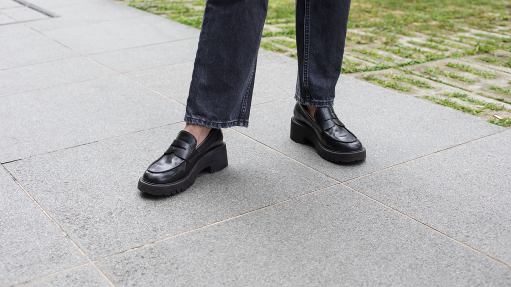 Nandini-Indian-Sales-Top_Zara-Belt_COS-Jeans_Zara-Bag_UNIQLO-Shoes_Camper-Jewellery_India-UNIFORM-22112024-4