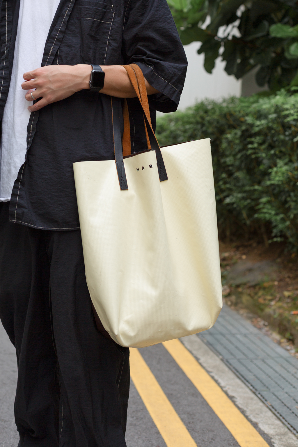 Genta-Japanese-PR-Inner_Shirt_Graphpaper-Shirt_LEMAIRE-Pants_LEMAIRE-Shoes_Balenciaga-Bag_Marni-Watch_Apple-UNIFORM-06012025-2
