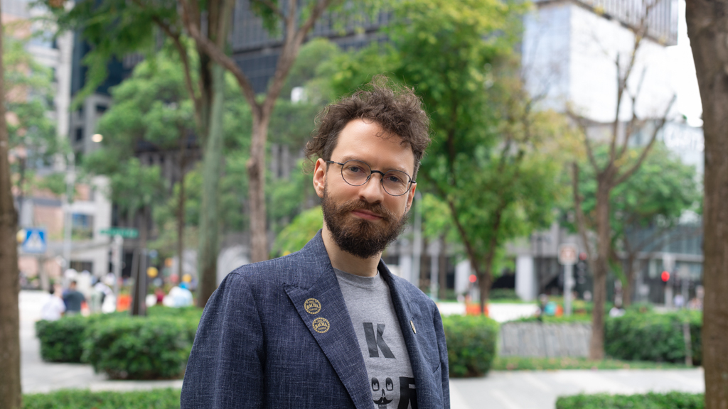 Ori-Russian-Designer-Blazer_Italy-Pin_Korea-Shirt_SKPN-Jeans_Zara-Socks_Sousou-Shoes_Sousou-Ring_Buccellati-Glasses_Masunaga-UNIFORM-22112024-2