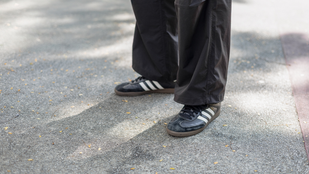 Addison-Top_AGAINST_LAB.-Pants_Anything_JB-Bag_Vietnam-Shoes_Adidas-Cap_AGAINST_X_ATMOS-UNIFORM-12022025-3