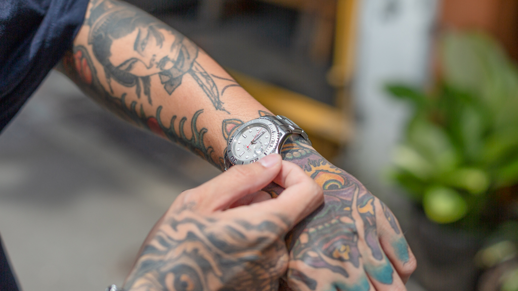 Bronson-Top_Indonesia-Jeans_Taobao-Bandana_Indonesia-Hat_Taobao-Boots_Doc_Martens-Watch_Rolex-Sunglasses_Owndays-UNIFORM-12022025-4