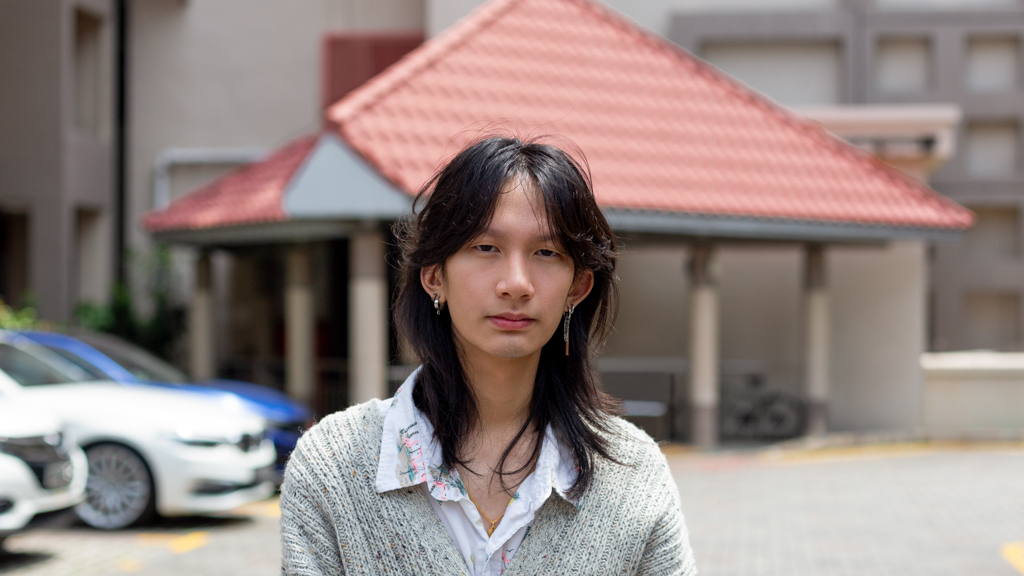 Elliot-Outerwear_American_Eagle-Top_Thrifted-Socks_UNIQLO-Shoes_Converse-Earrings_Japan-Necklace-Saudi_Arabia-UNIFORM-12022025-2