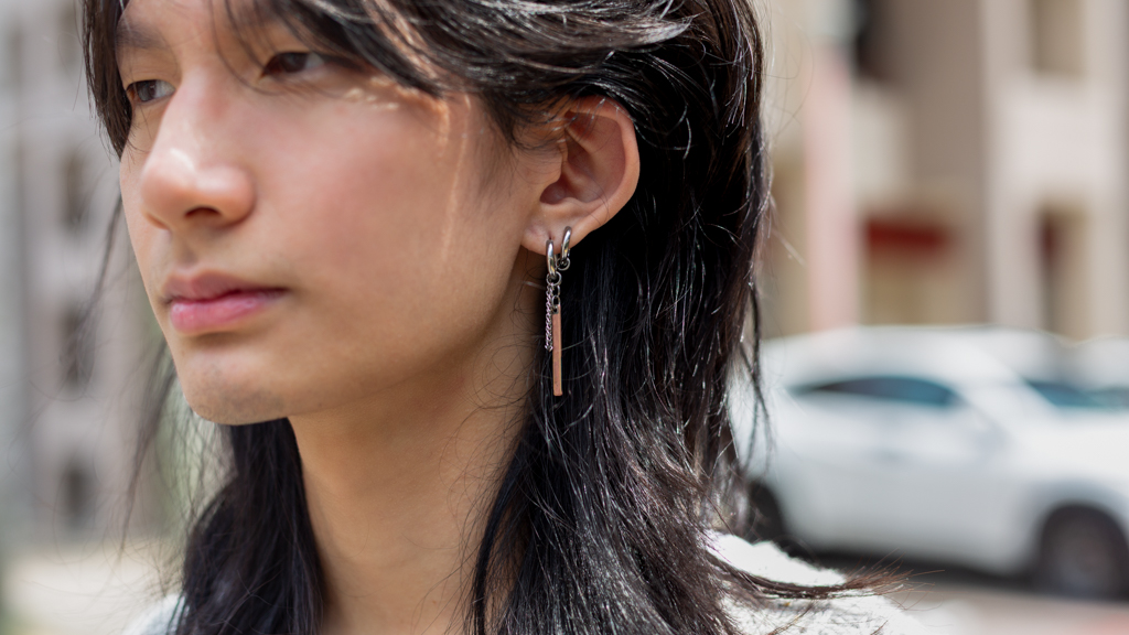 Elliot-Outerwear_American_Eagle-Top_Thrifted-Socks_UNIQLO-Shoes_Converse-Earrings_Japan-Necklace-Saudi_Arabia-UNIFORM-12022025-4