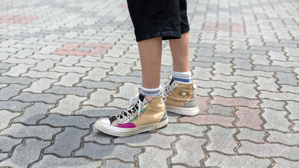 Elliot-Outerwear_American_Eagle-Top_Thrifted-Socks_UNIQLO-Shoes_Converse-Earrings_Japan-Necklace-Saudi_Arabia-UNIFORM-12022025-5