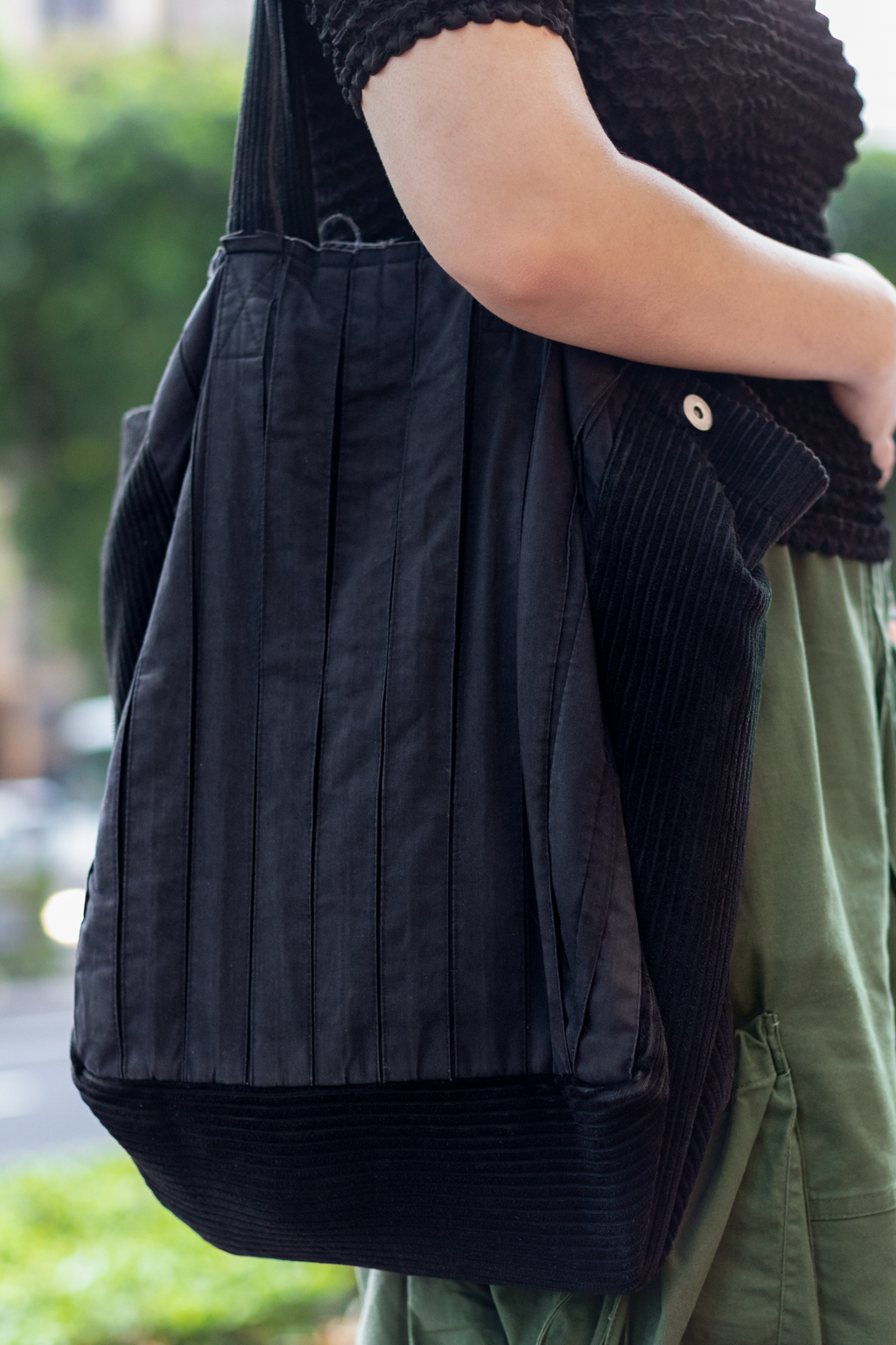 Ti-Vietnamese-Designer-Pants_Vietnam-Socks_Nike-Shoes_Asics-Bag_Vietnam-Necklace_Atelier_Male-Watch_Apple-UNIFORM-03042025-4