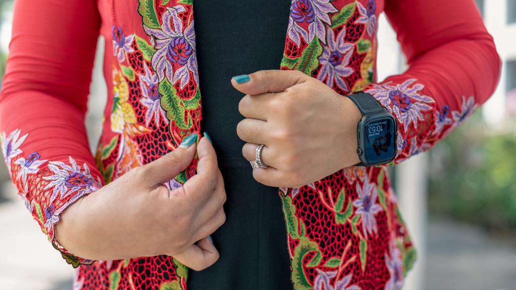 Eileen-Singaporean-PR_Consultant-Jumper_Lovet-Bag_Bottega_Veneta-Shoes_VIVAIA-Earrings_Mejuri-UNIFORM-08052025-2