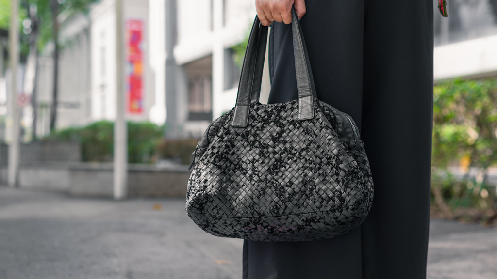 Eileen-Singaporean-PR_Consultant-Jumper_Lovet-Bag_Bottega_Veneta-Shoes_VIVAIA-Earrings_Mejuri-UNIFORM-08052025-3