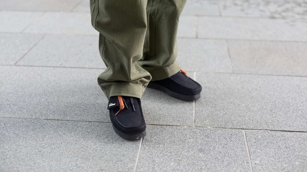 Ichwn-Indonesian-Top_WOOD_Menswear-Pants_MUJI-Shoes_Clarks-Watch_Casio-Headphones_Bose-Tote_Saint_Laurent-UNIFORM-03042025-3
