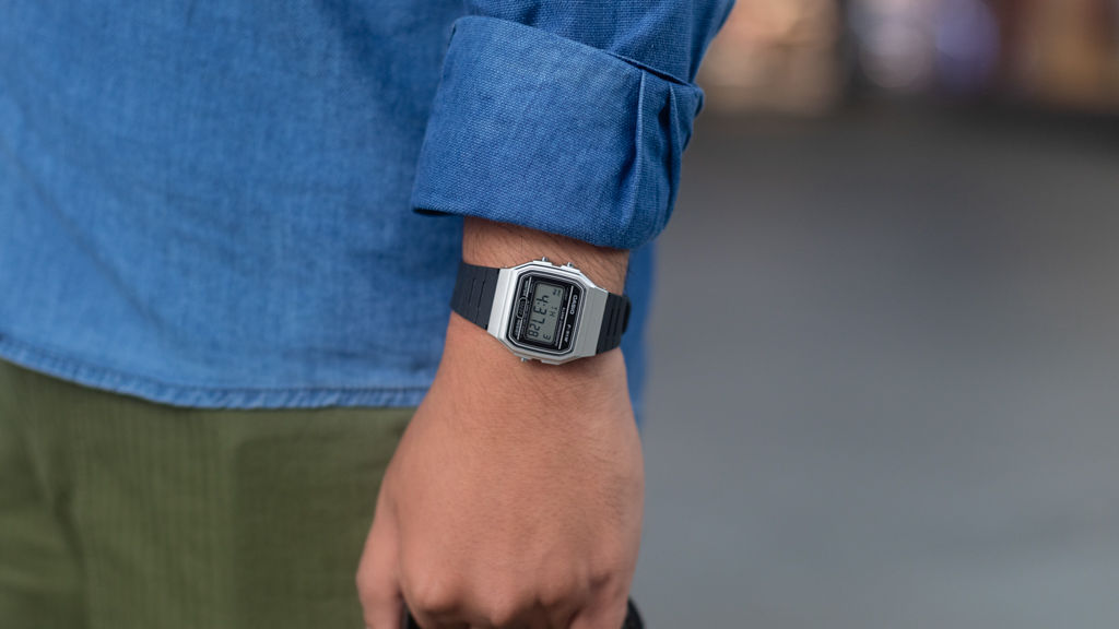 Ichwn-Indonesian-Top_WOOD_Menswear-Pants_MUJI-Shoes_Clarks-Watch_Casio-Headphones_Bose-Tote_Saint_Laurent-UNIFORM-03042025-5