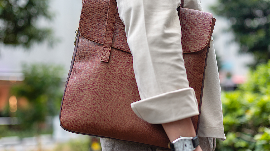 Jackie-Singaporean-Interior_Designer-Jacket_HM-Top_Muji-Pants_HM-Shoes_Singapore-Shades_Ray-Ban-UNIFORM-03042025-5