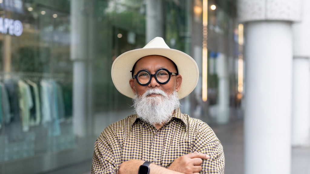 Sam-Singaporean-Freelance_Hairstylist-Top_UNIQLO-Pants_Malaysia-Shoes_Turkey-Glasses_Zeelool-Hat_Online-UNIFORM-08052025_1