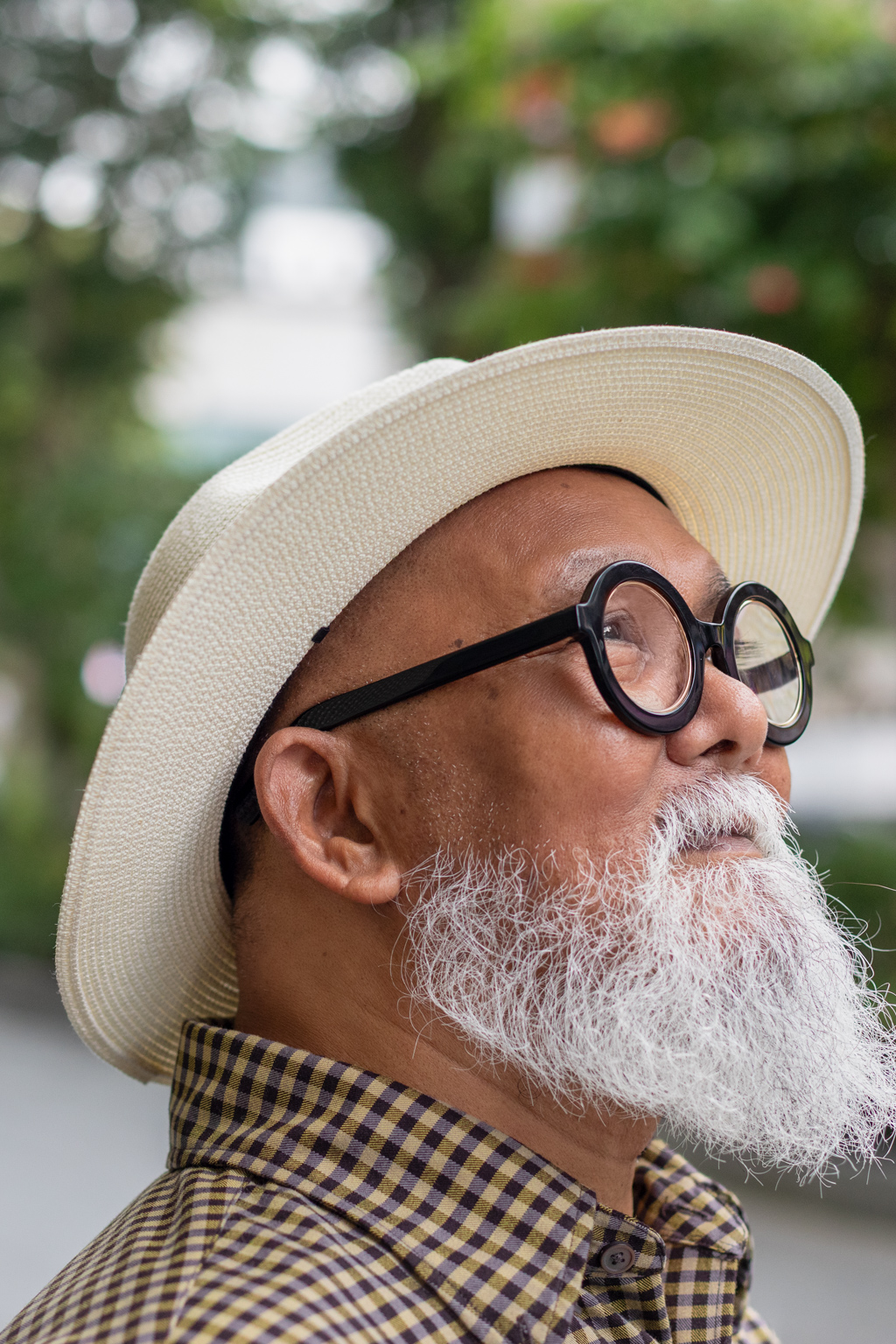 Sam-Singaporean-Freelance_Hairstylist-Top_UNIQLO-Pants_Malaysia-Shoes_Turkey-Glasses_Zeelool-Hat_Online-UNIFORM-08052025_2