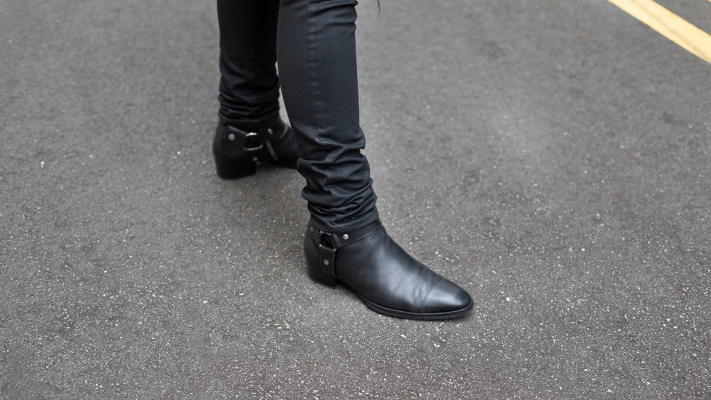 Ker_Hsien-Singaporean-Entrepreneur-Top_Uniqlo-Coat_Undercover-Jeans_YSL-Boots_YSL-Rings_Gucci_Undercover-Watch_Seiko-UNIFORM-030620225-4