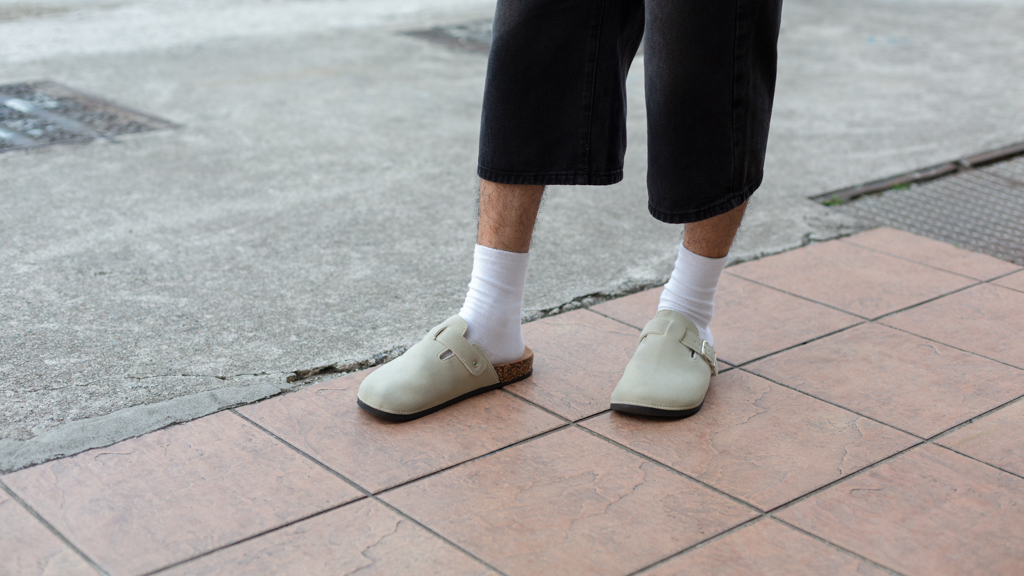 Ikmal-Malaysian-Baker-Sweater_Pull__Bear-Pants_TikTok_Shop-Shoes_Birkenstock-Bag_Carhatt-Necklace_TikTok_Shop-Glasses_TikTok_Shop-UNIFORM-08072025-3